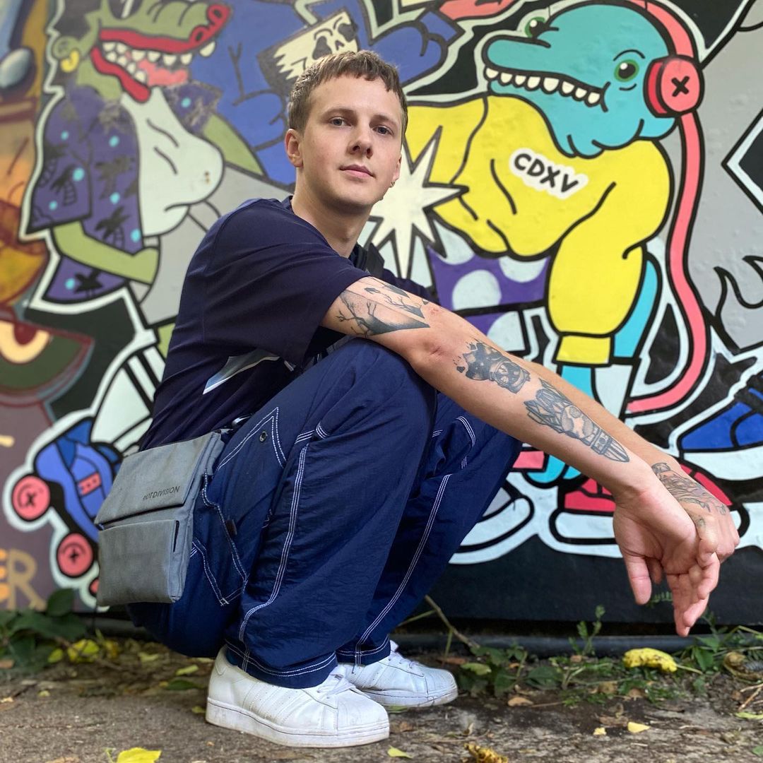 Известный украинский блогер сбежал через горы из Украины. Перед этим он получил повестку